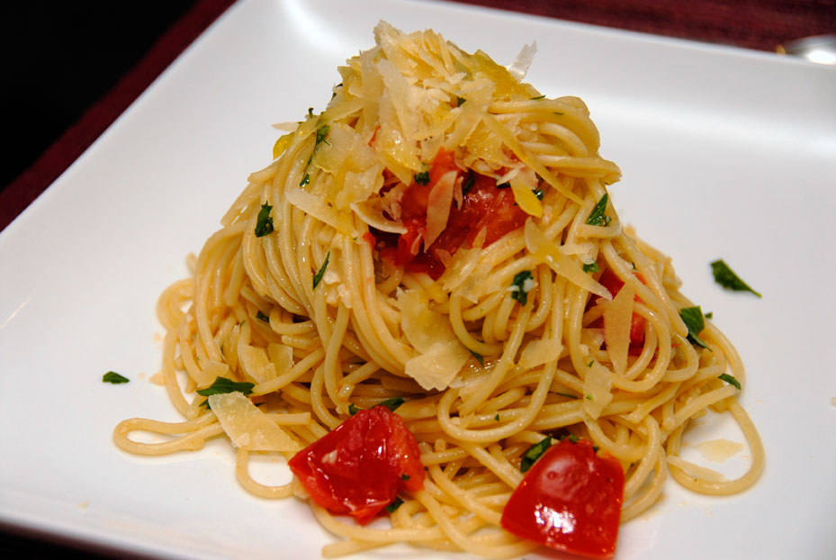 SPAGHETTI WITH BUTTER GARLIC AND PARSLEY SAUCE ON AUGUST 12 Mondo Dinner